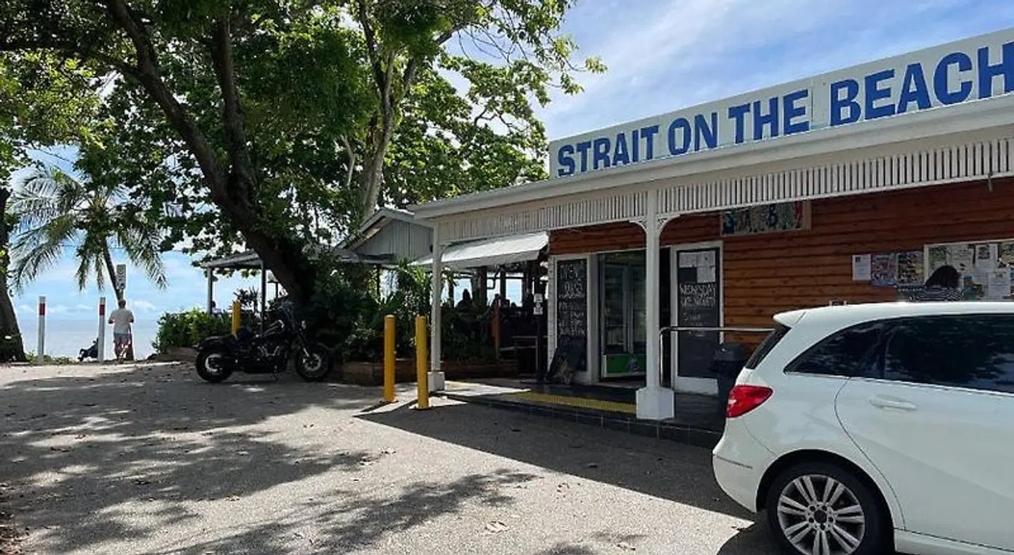 Australis Cairns Beach Resort EXTERIOR