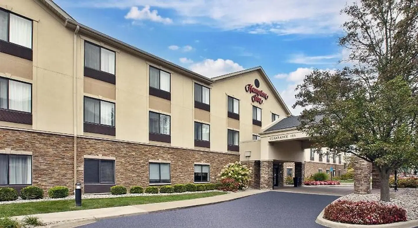 Hampton Inn Detroit/Belleville-Airport Area EXTERIOR