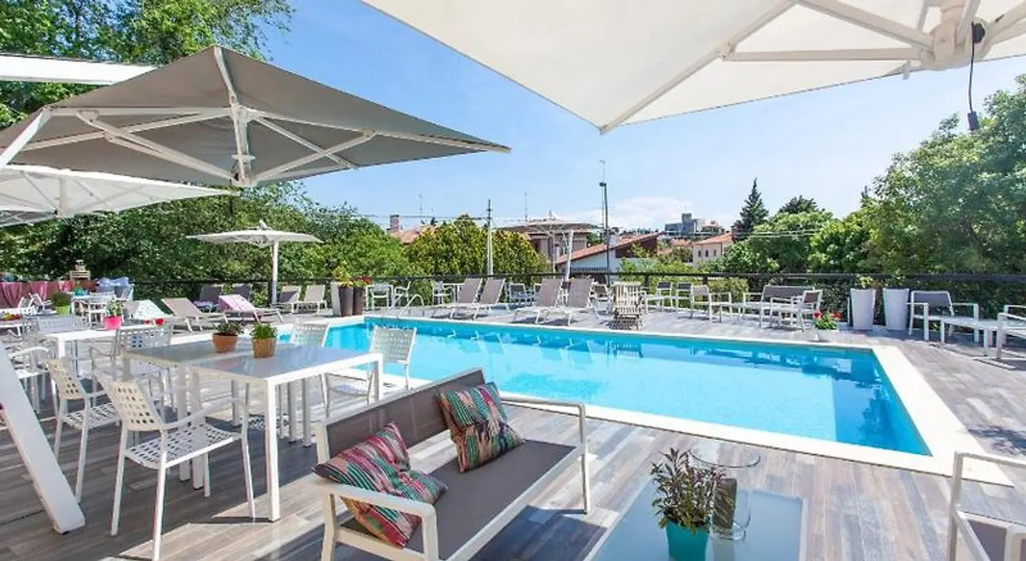 Villa Borgo Duino OUTDOOR_POOL