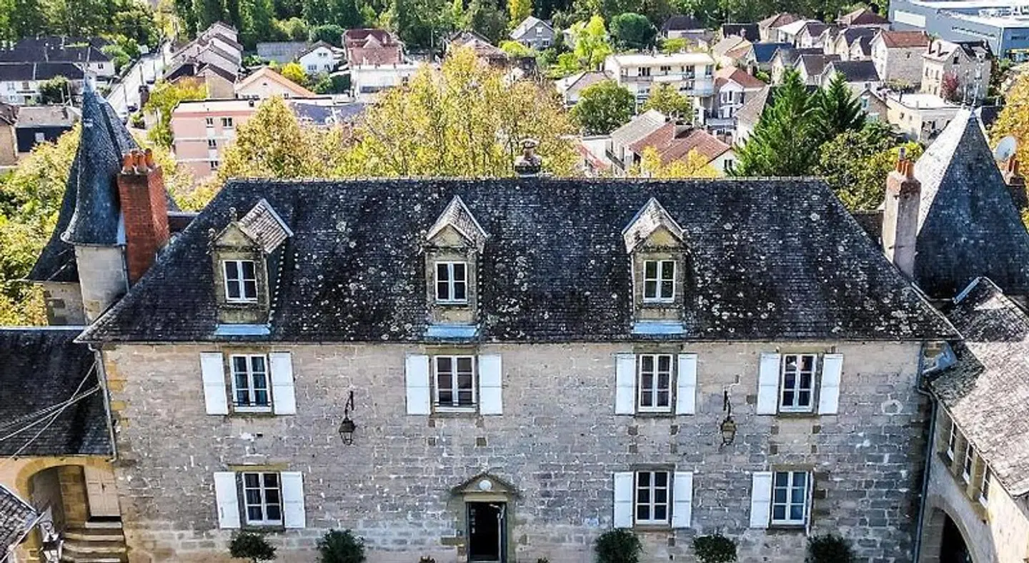 Chateau de Lacan EXTERIOR