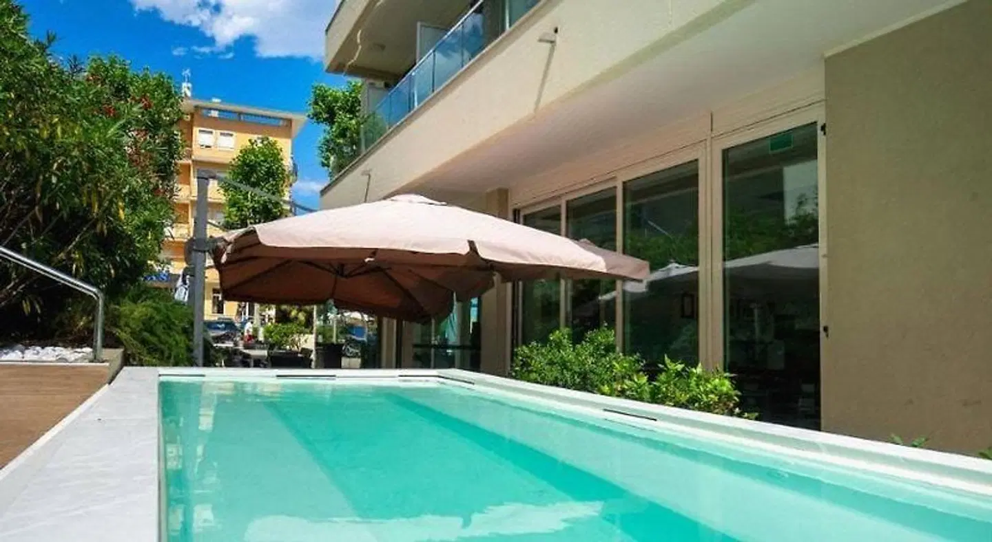 Cristallo OUTDOOR_POOL