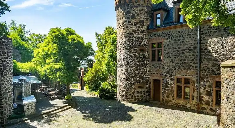 Burg Staufenberg – Hotelfoto