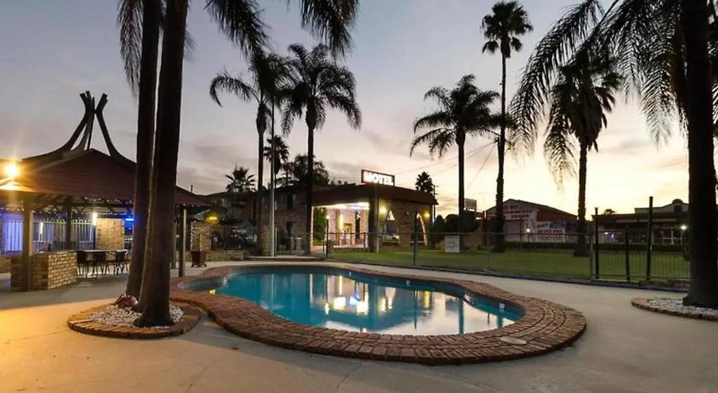 Centre Point Mid City Motor Inn OUTDOOR_POOL
