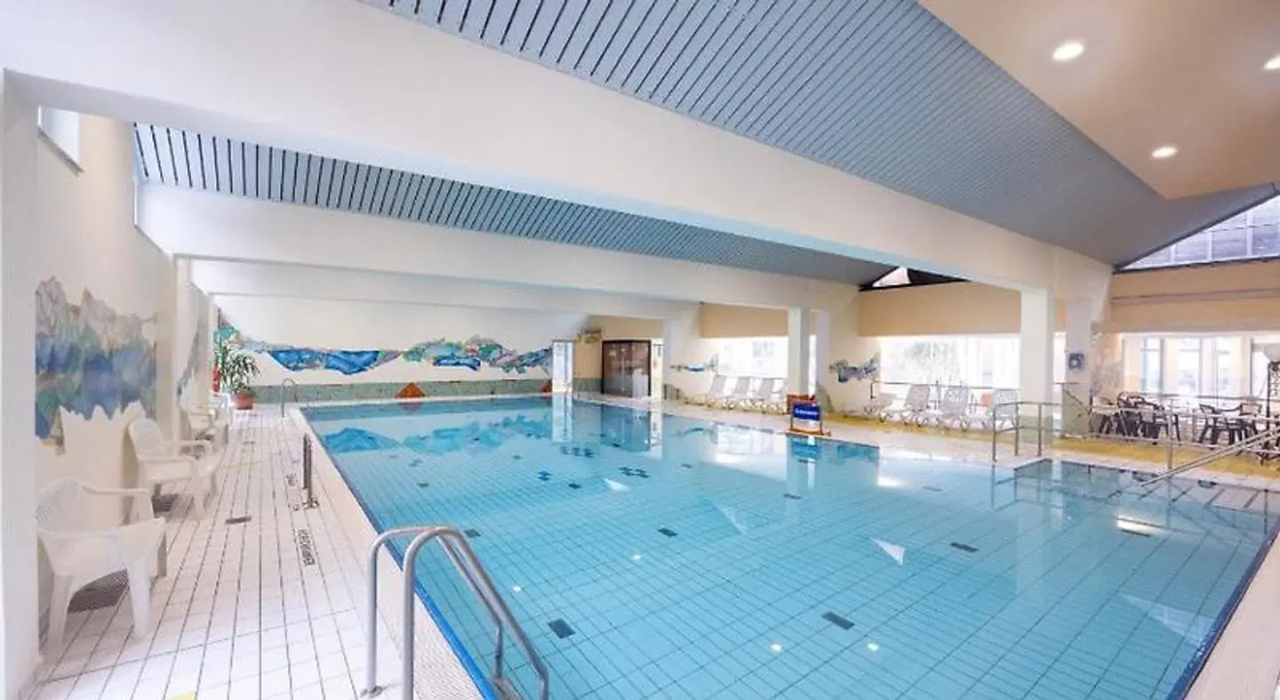 Schwan Hallenbad