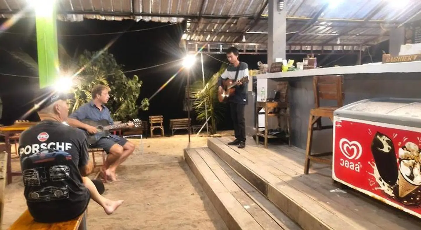 Yuyu Golden Beach Bar