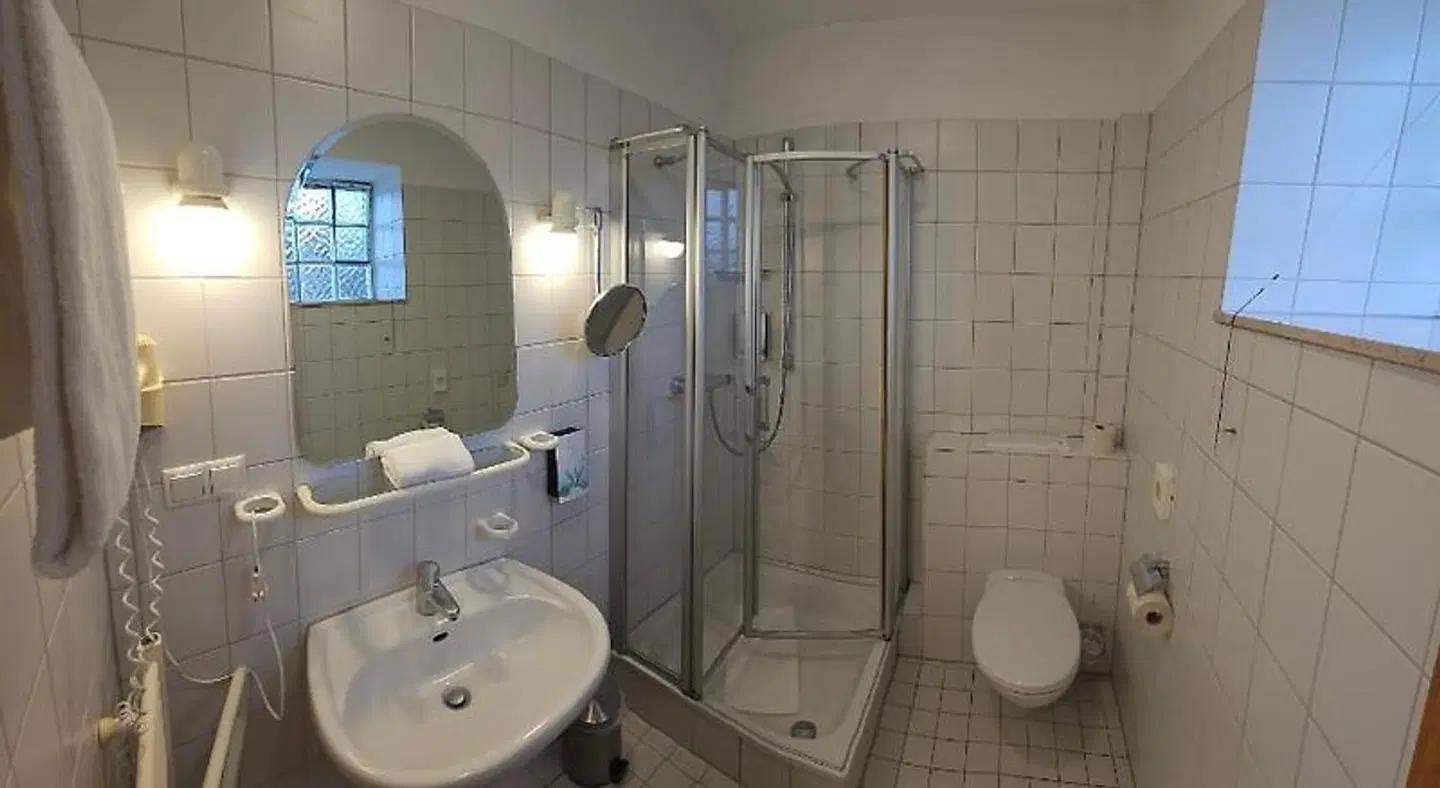 Altes Weinhaus Badezimmer