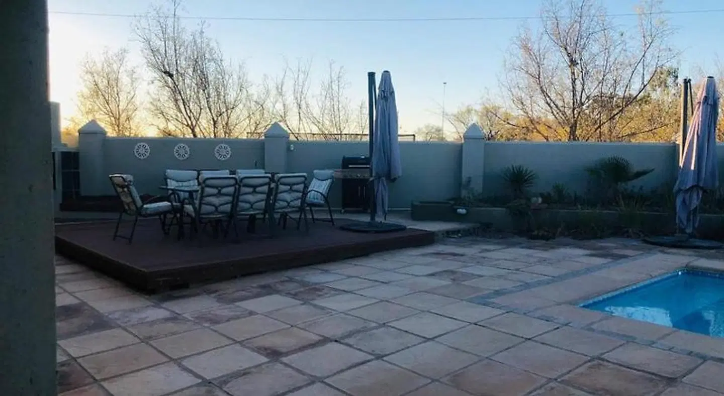 Linda se Dop Terrasse