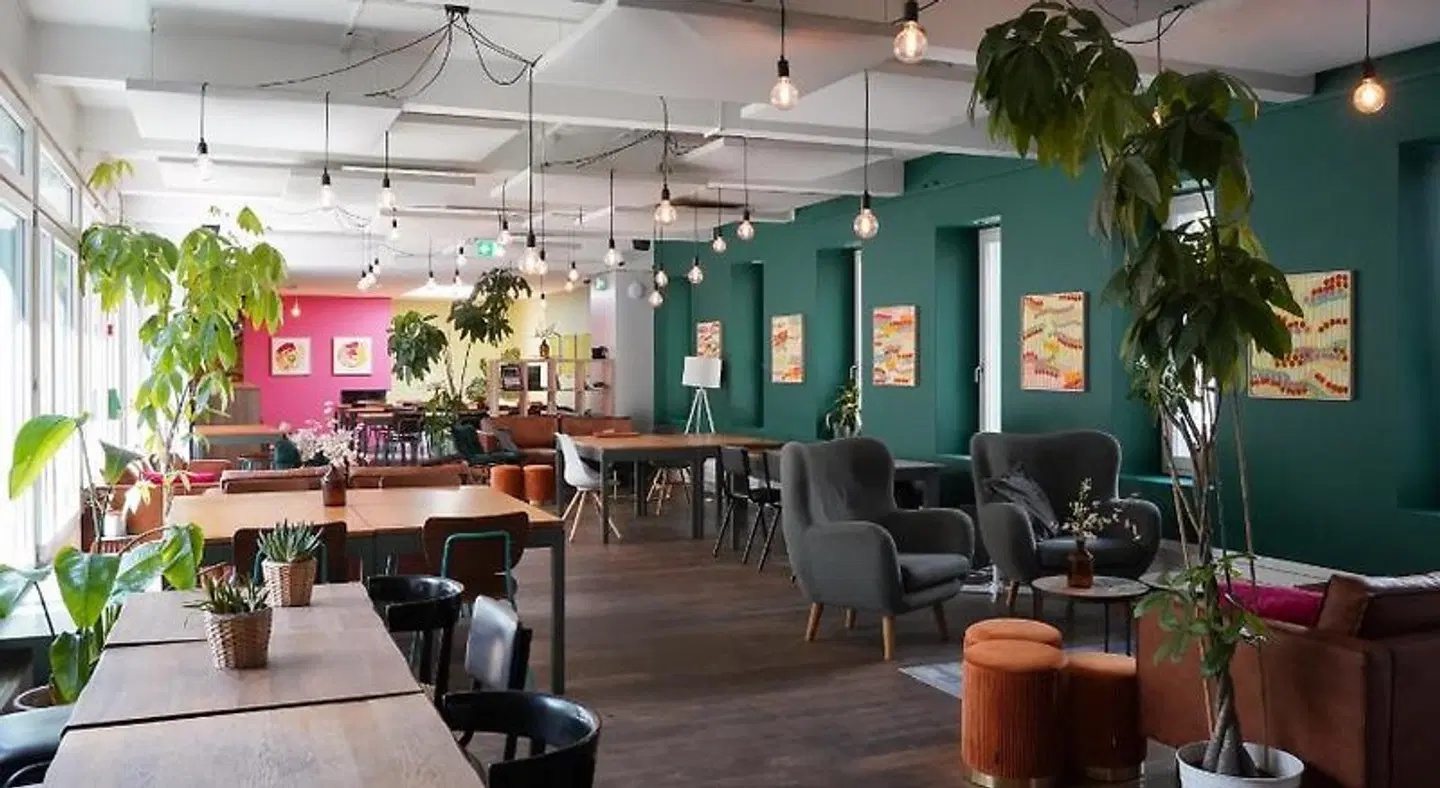 Hostel & Lounge by Hyve Basel SBB Bar