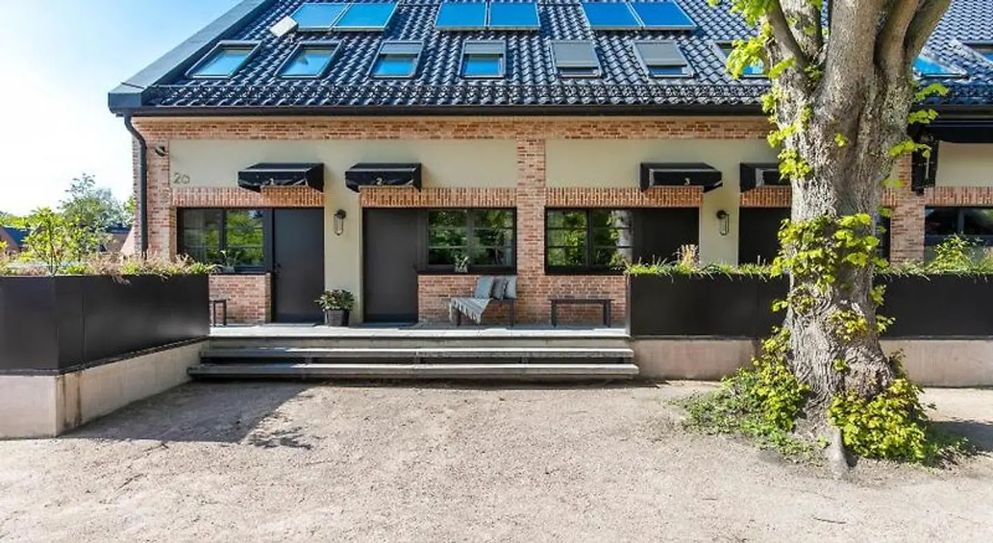 The Roebbek EXTERIOR