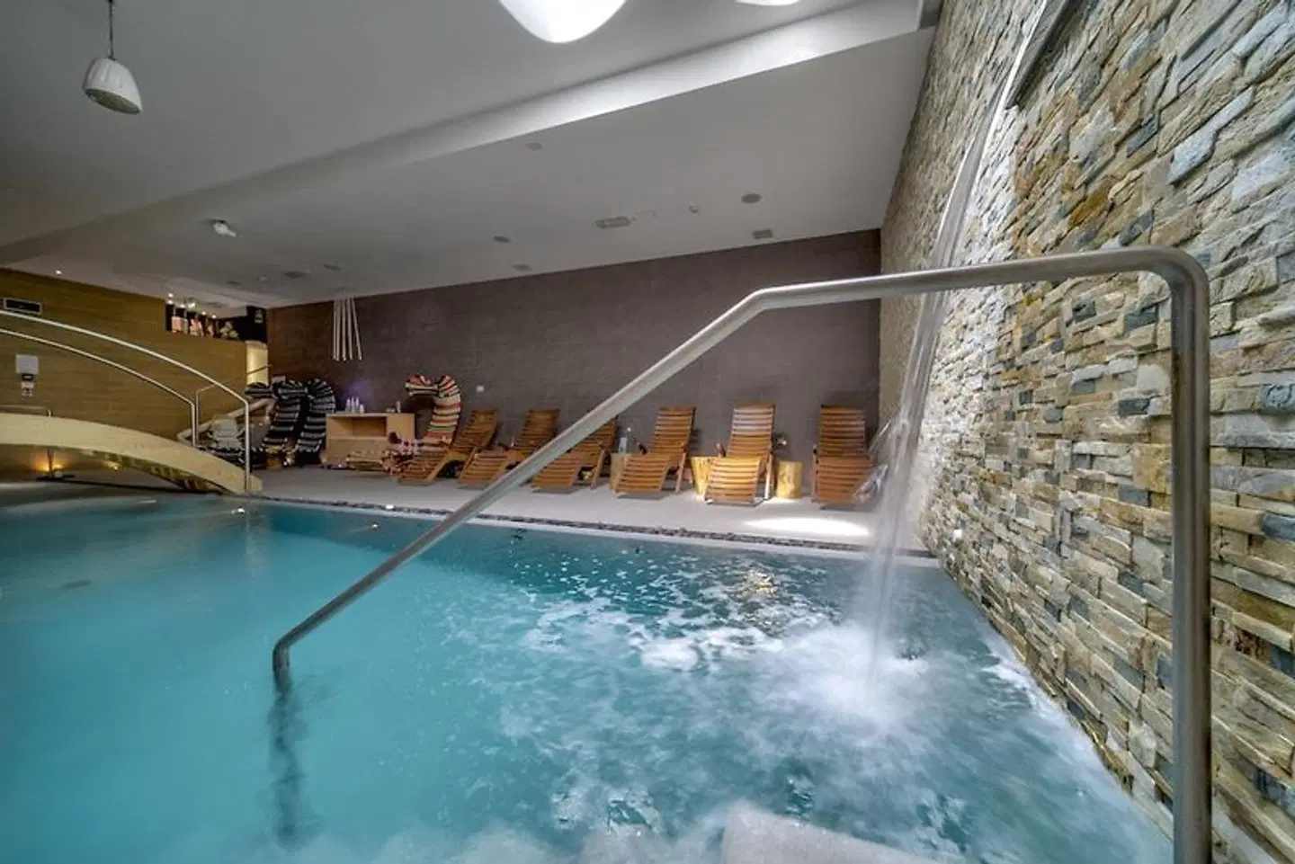 Select Suites & Spa Hallenbad