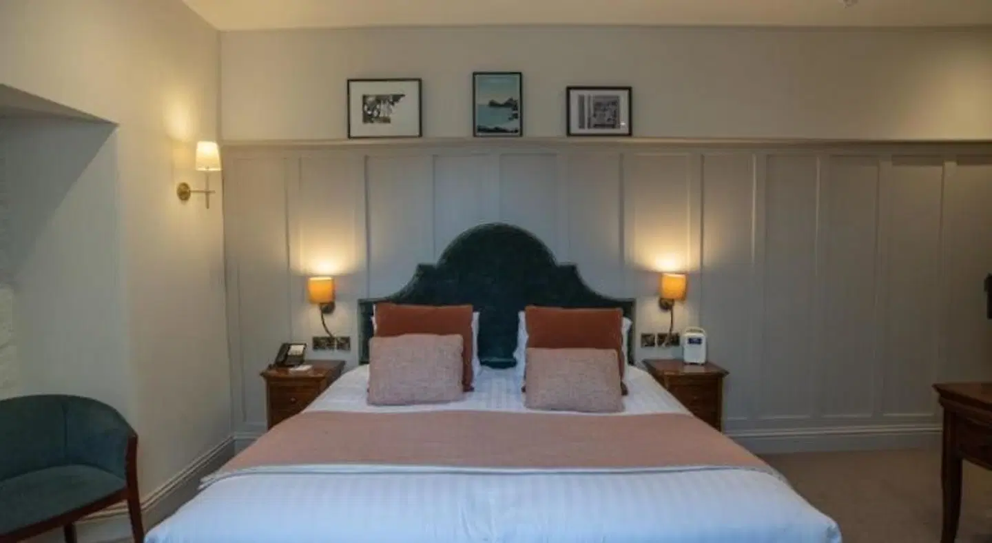 Mullion Cove ROOM_EXAMPLE