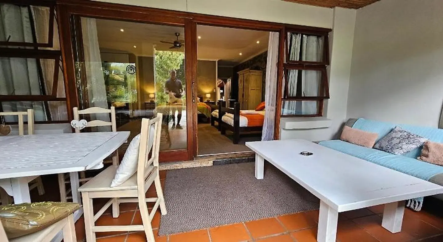 Tube 'n Axe Backpackers Terrasse
