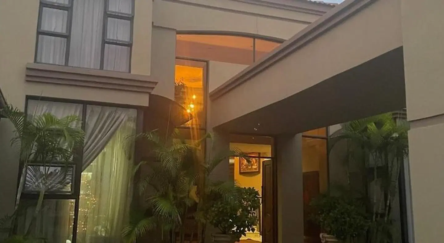 Casa Flora Guesthouse EXTERIOR
