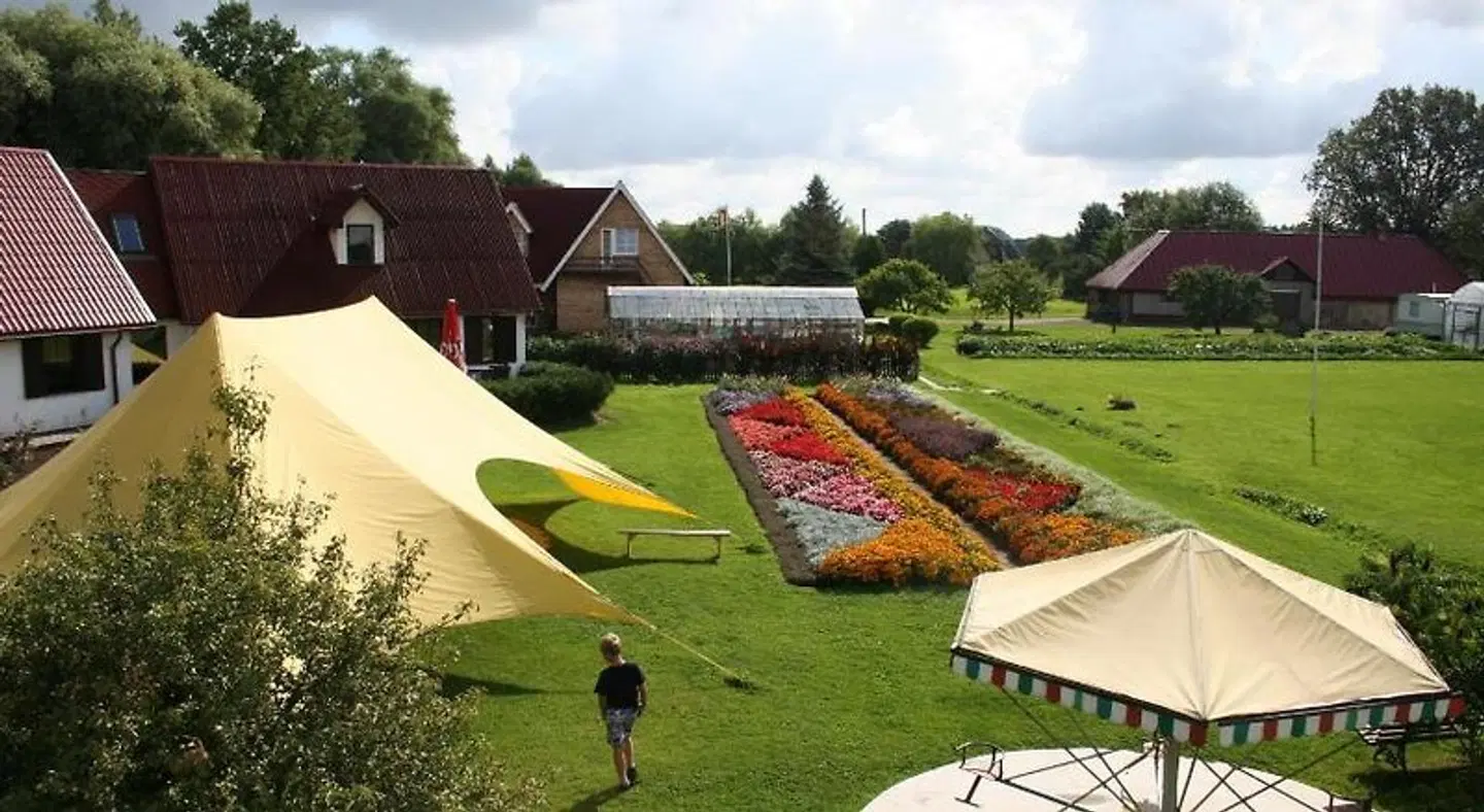 Hotel Senl''i Garten