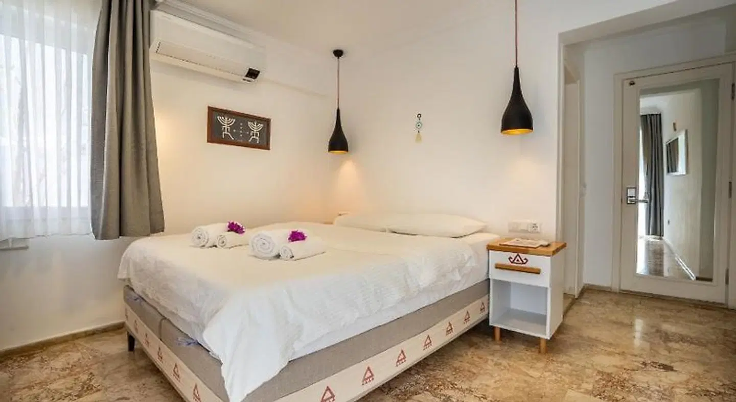 Hideaway ROOM_EXAMPLE