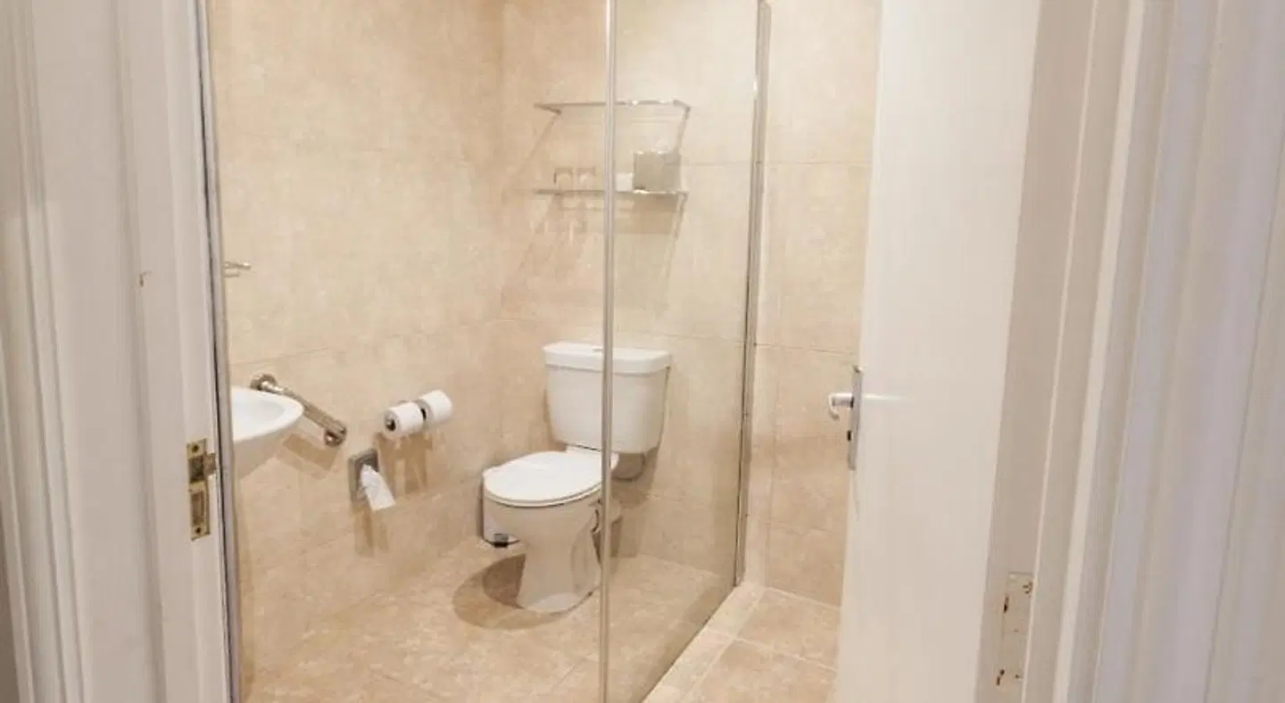 Crown Lodge Hotel Badezimmer