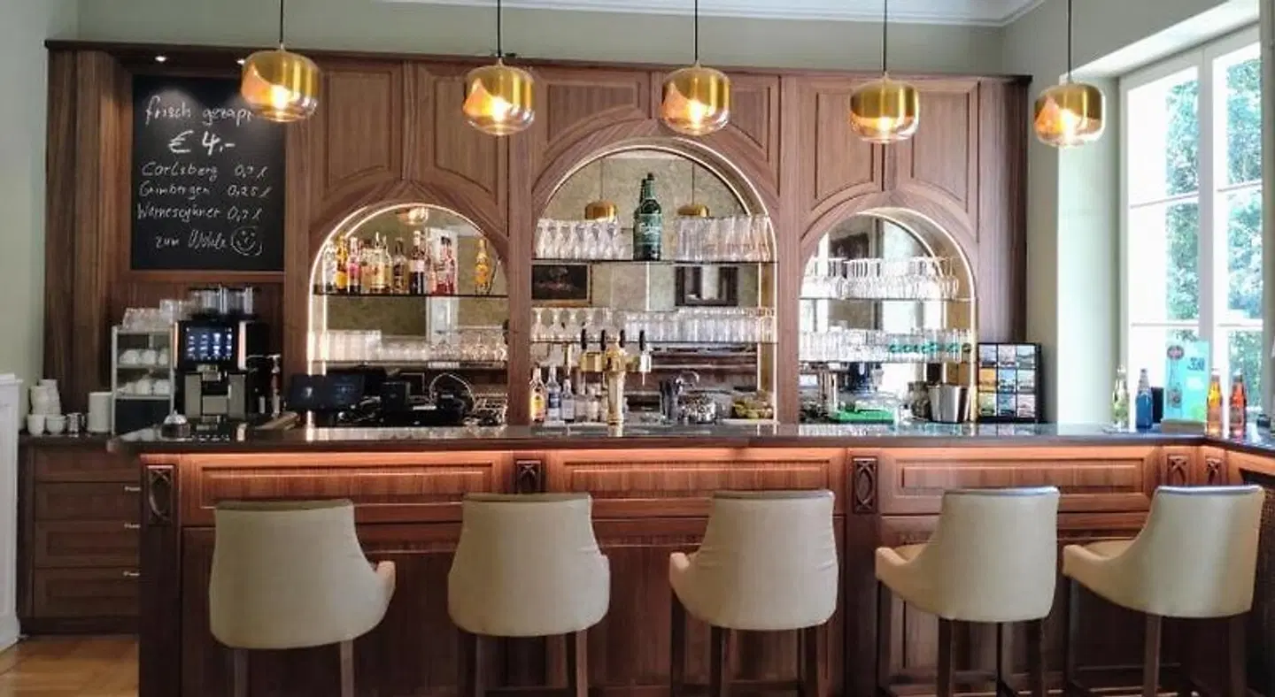 Schloss Sigron Superior Camping und Hotel Bar