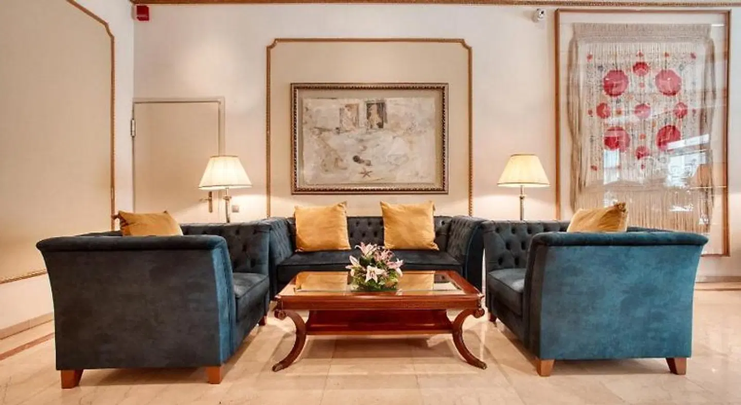 Roger de Llúria ROOM_EXAMPLE
