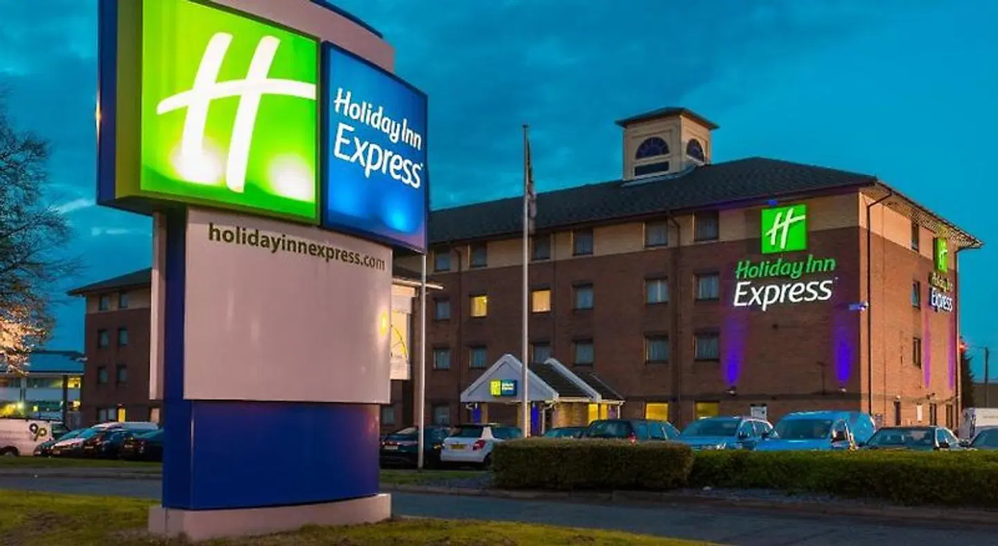 Holiday Inn Express Birmingham - Oldbury by IHG EXTERIOR