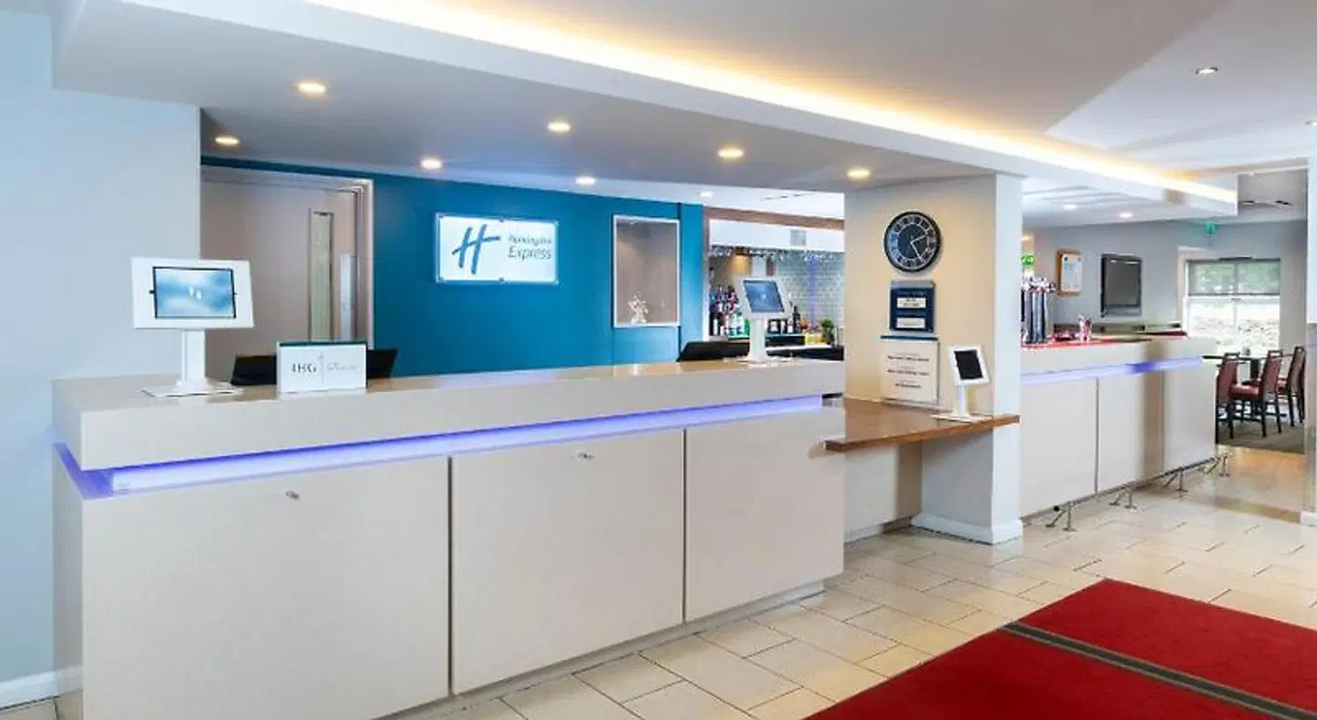 Holiday Inn Express Birmingham - Oldbury by IHG LOUNGE_LOBBY