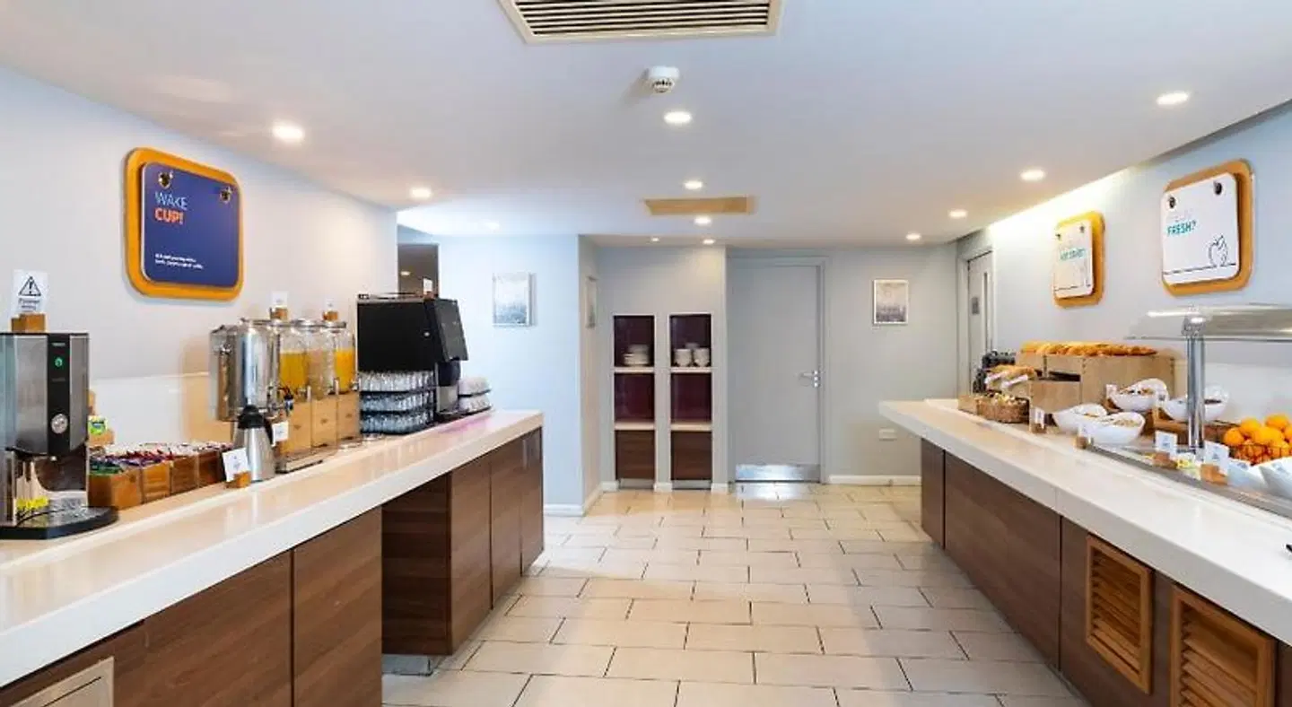 Holiday Inn Express Birmingham - Oldbury by IHG LOUNGE_LOBBY