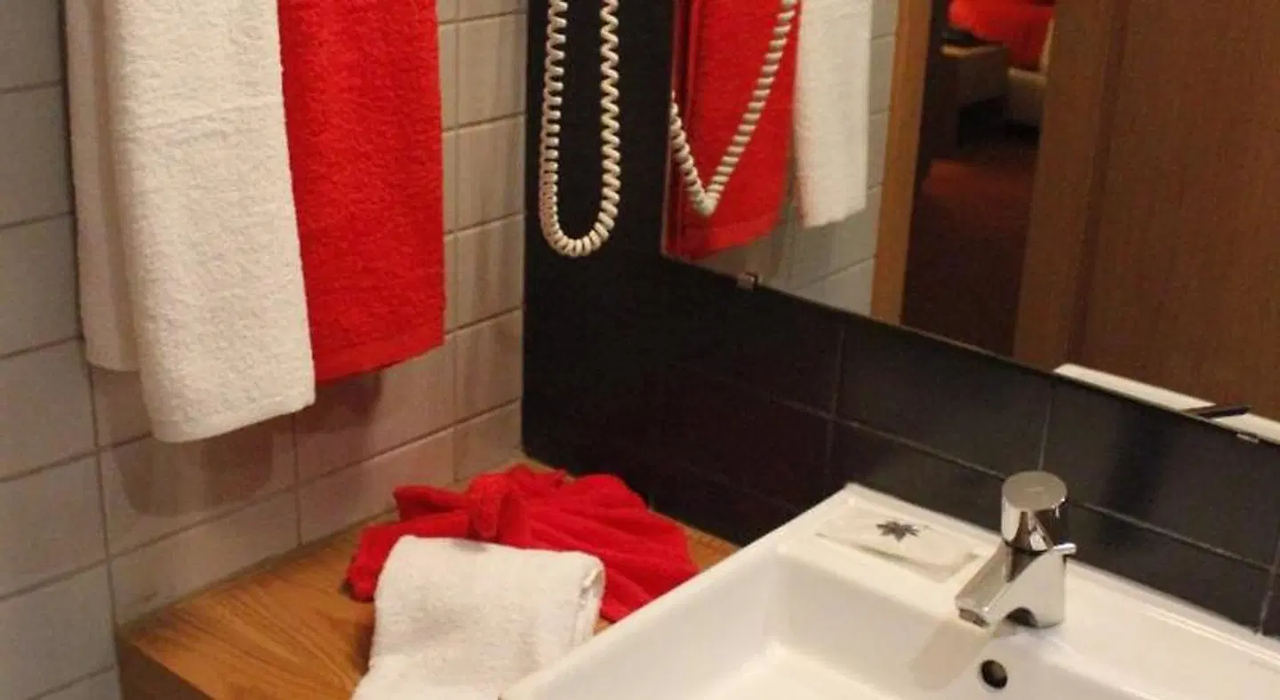 Paredes Hotel Apartamento Badezimmer