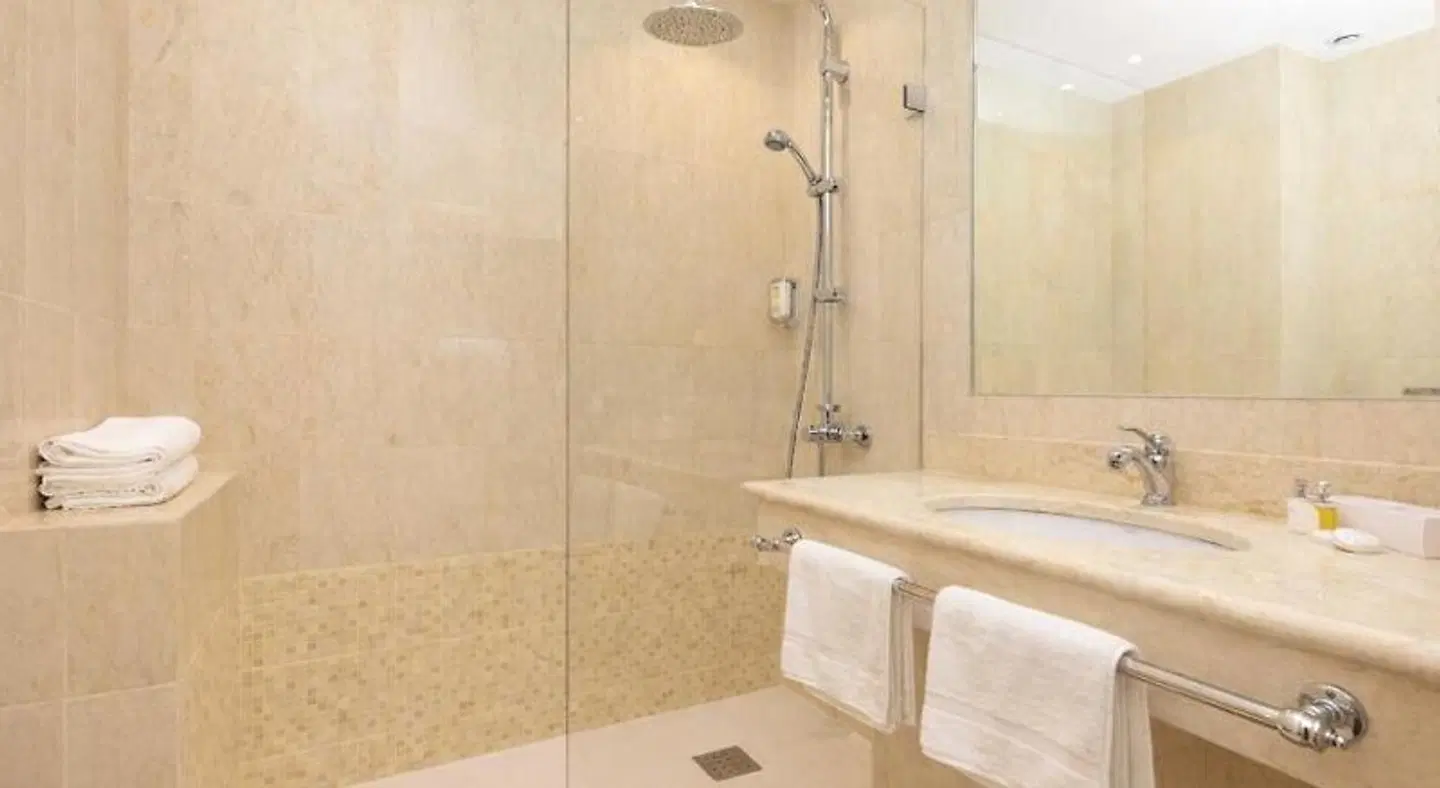 Grand Hôtel Moderne Badezimmer