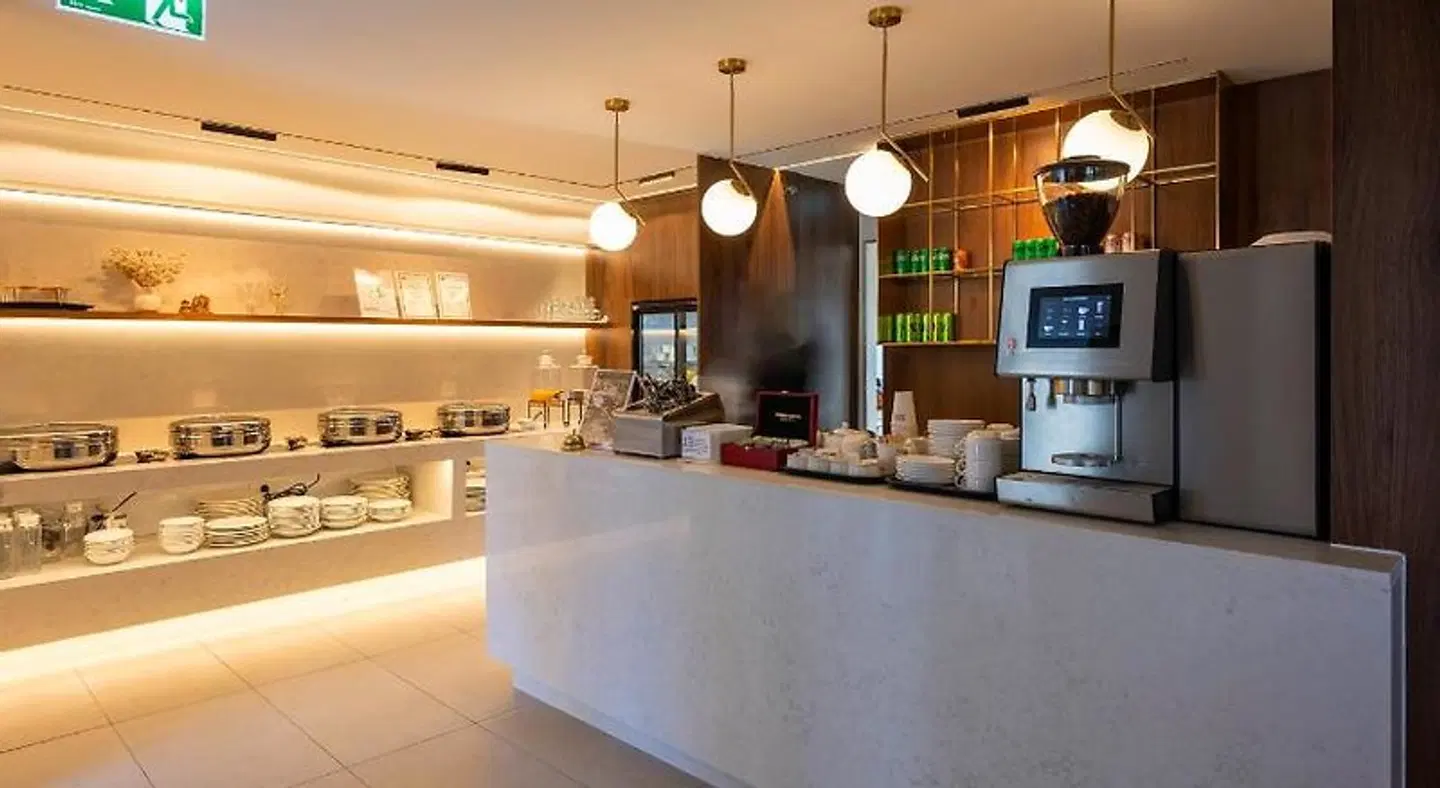 Best Western Newmarket Inn & Suites Bar