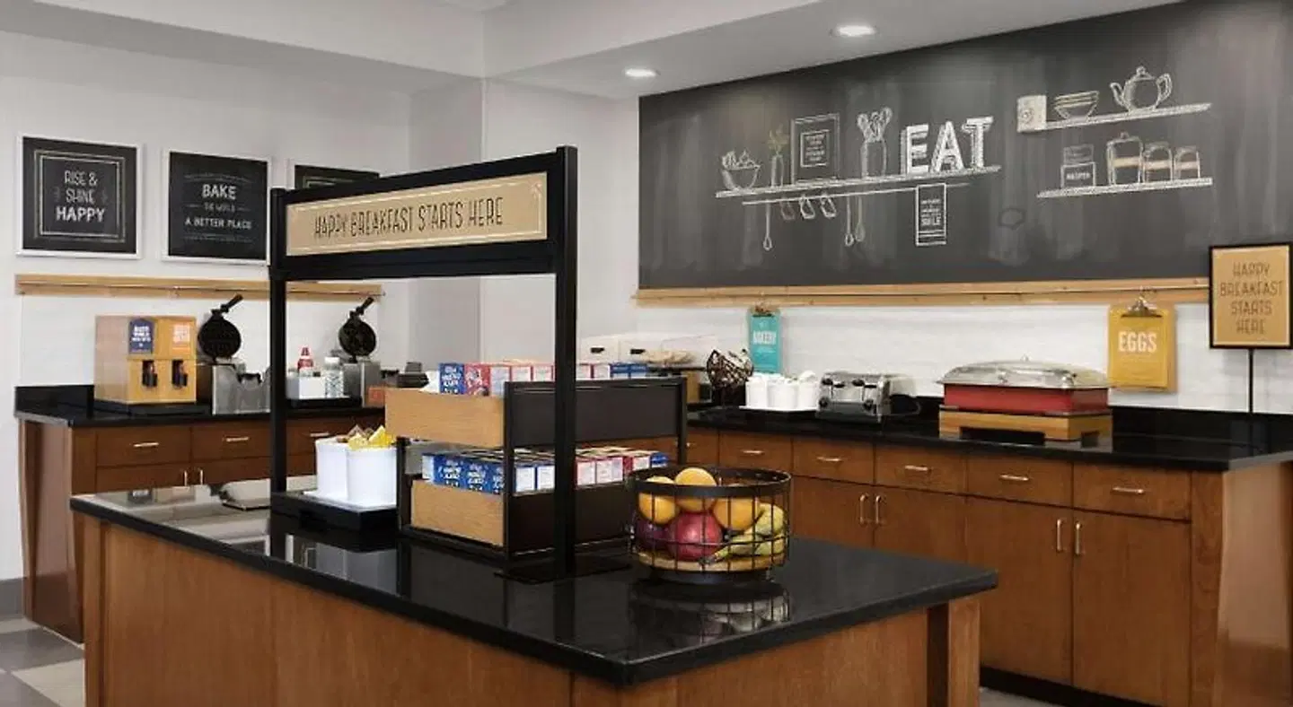 Hampton Inn & Suites Lynchburg Bar