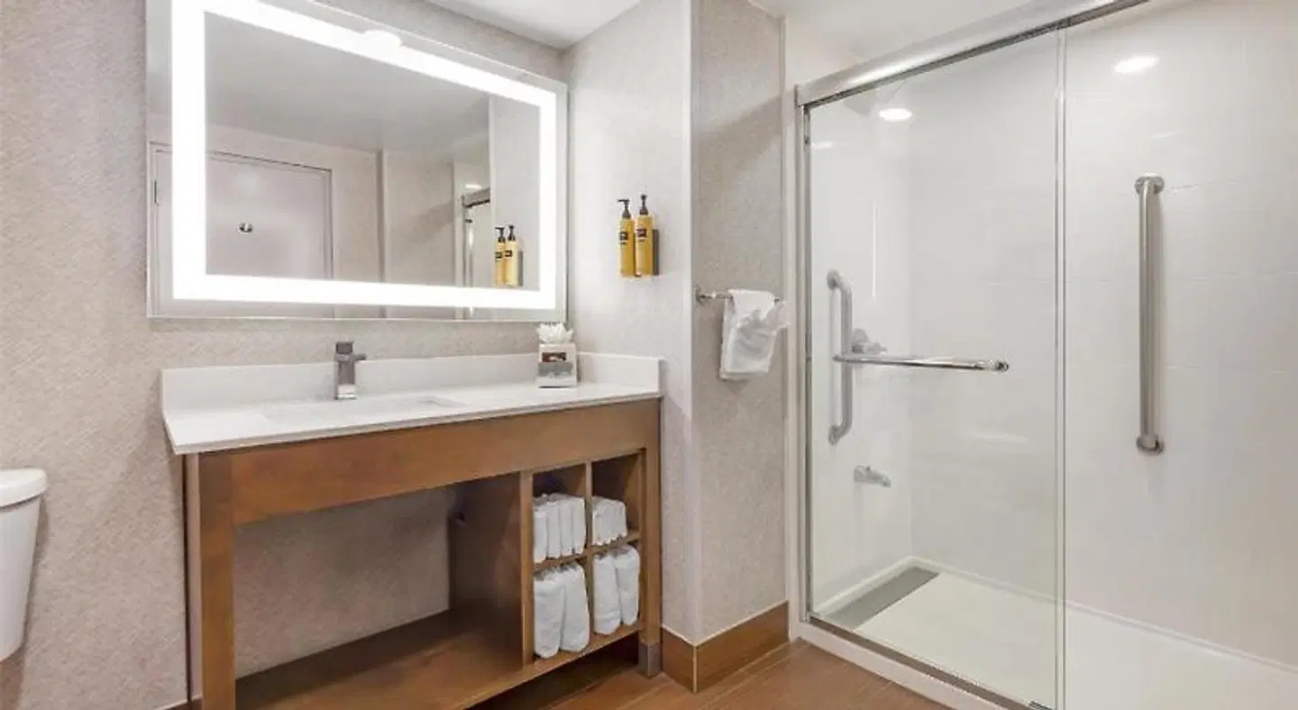 Best Western Plus Raleigh Crabtree Valley Hotel Badezimmer