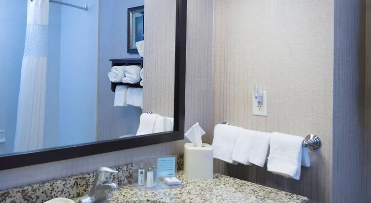Hampton Inn & Suites Bismarck Northwest ROOM_EXAMPLE