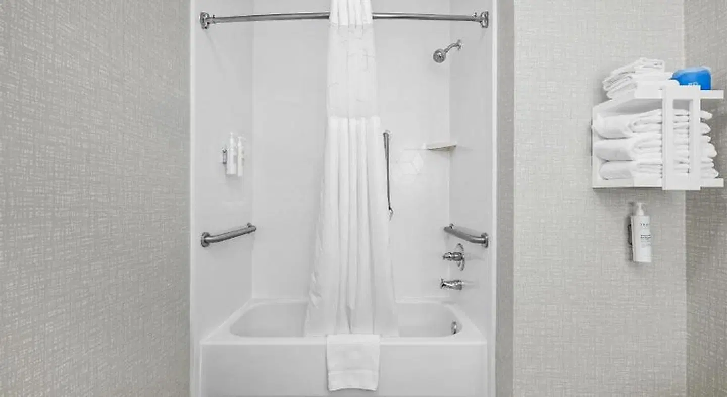 Hampton Inn Bloomington West Badezimmer