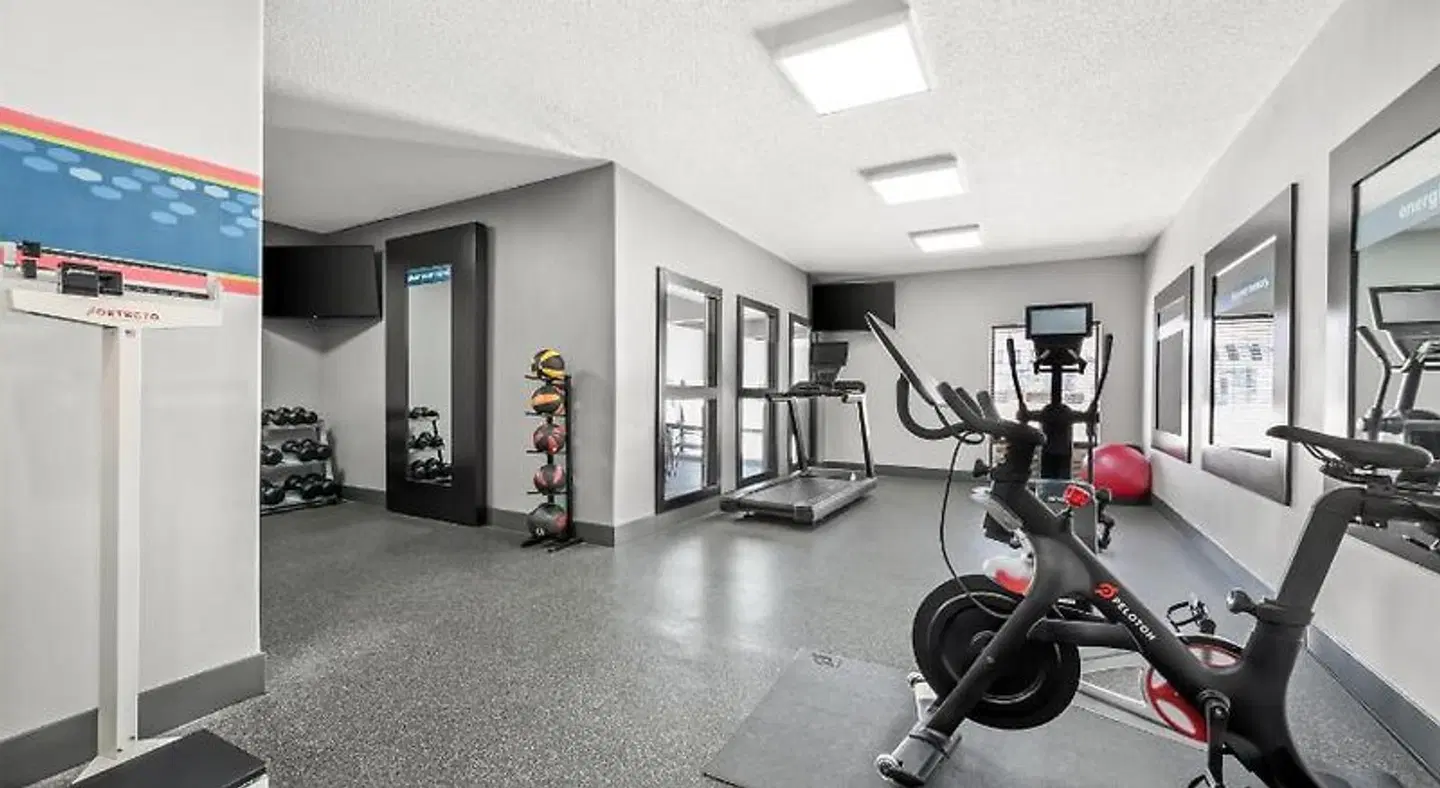 Hampton Inn Bloomington West SPORTS_AND_LEISURE