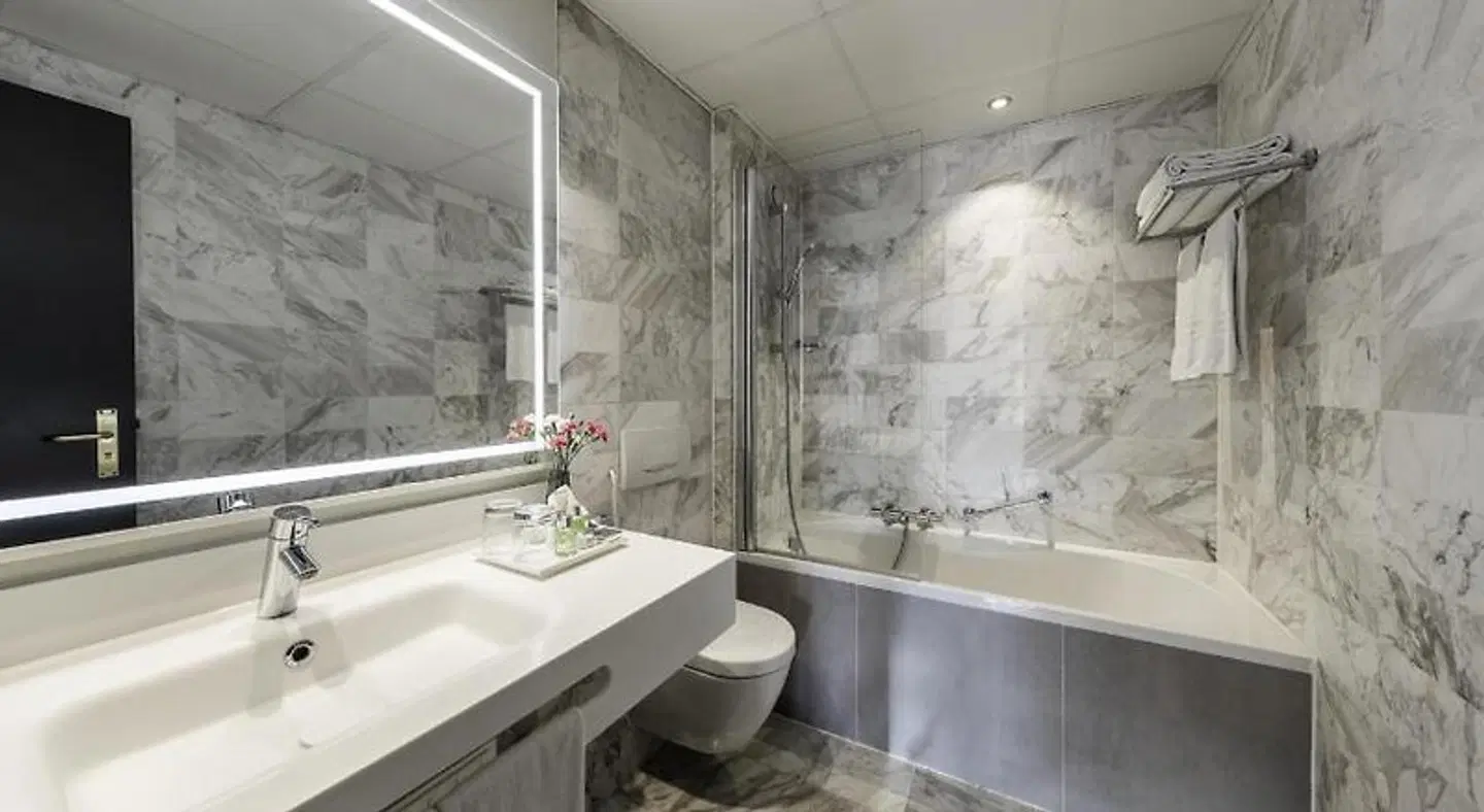 NH Collection Amsterdam Barbizon Palace Badezimmer