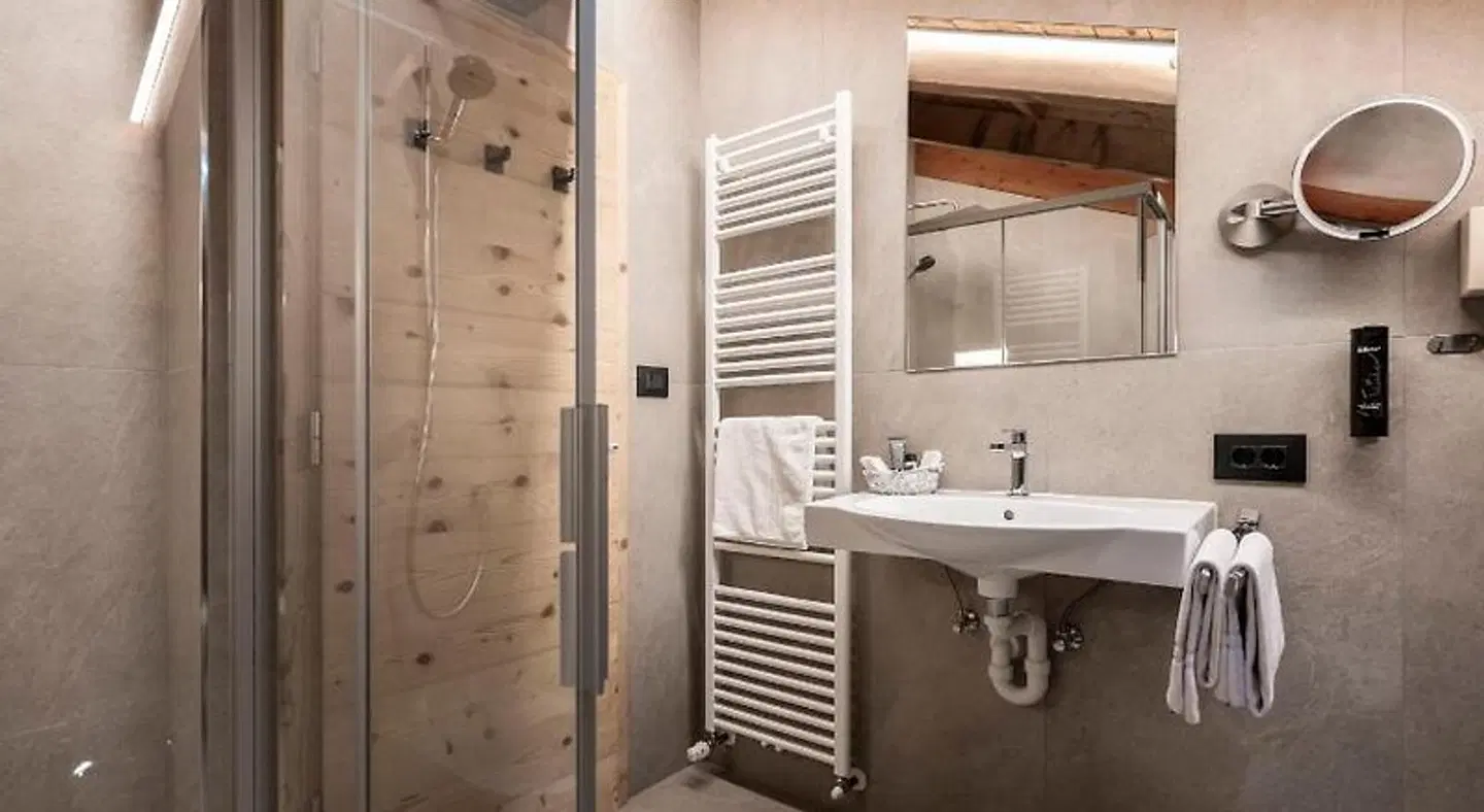 Charmehotel Uhrerhof - Deur Badezimmer