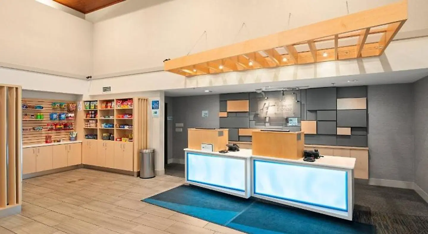 Holiday Inn Express & Suites Coeur D Alene I-90 Exit 11 by IHG LOUNGE_LOBBY