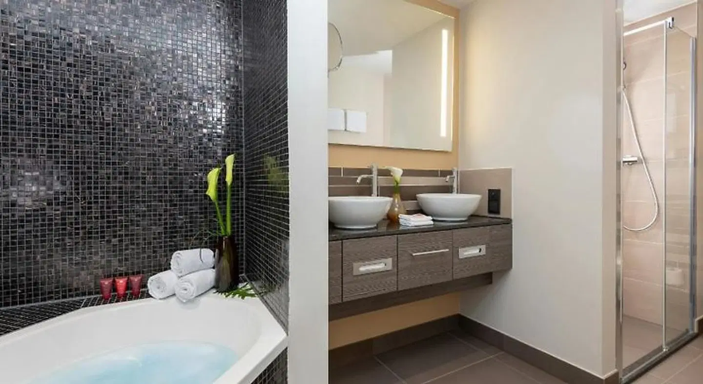 Leonardo Hotel Munich City East Badezimmer