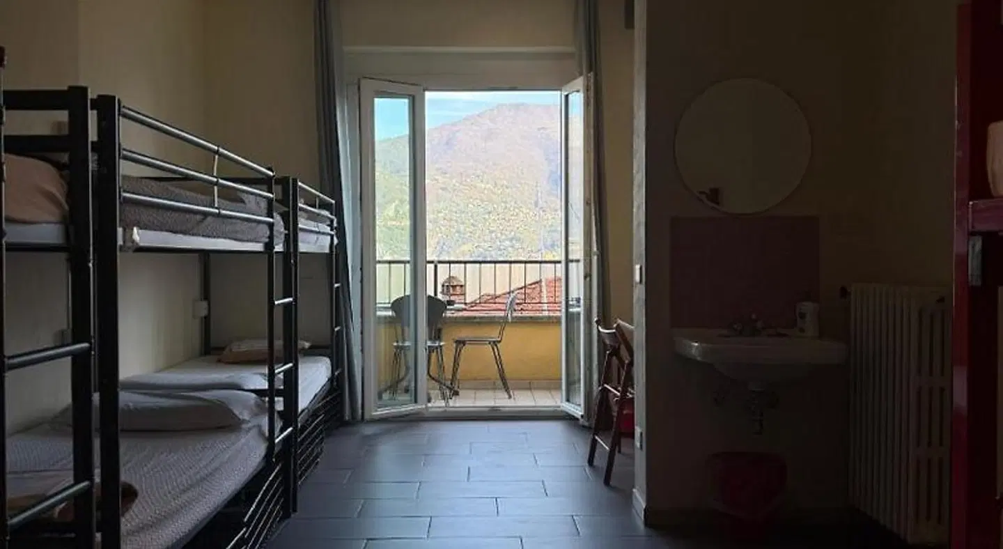 Lake Como Hostel Hallenbad