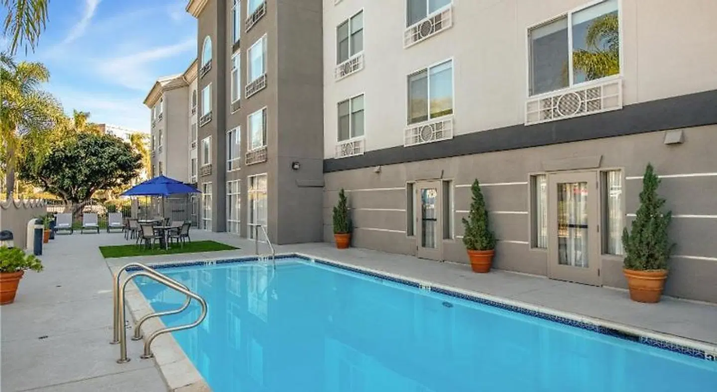 Holiday Inn Express & Suites San Diego-Sorrento Valley by IHG OUTDOOR_POOL