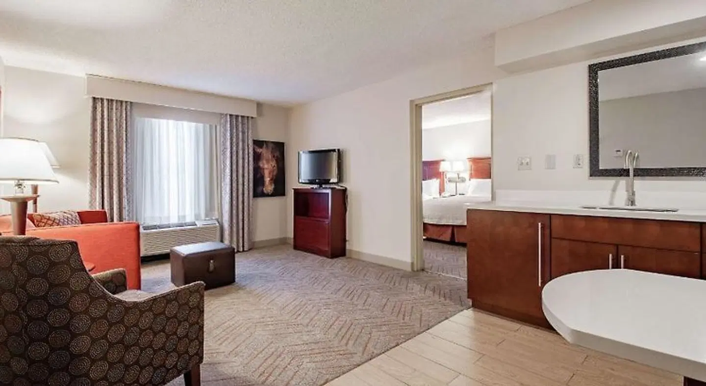 Hampton Inn & Suites Williamsburg-Richmond Rd. ROOM_EXAMPLE