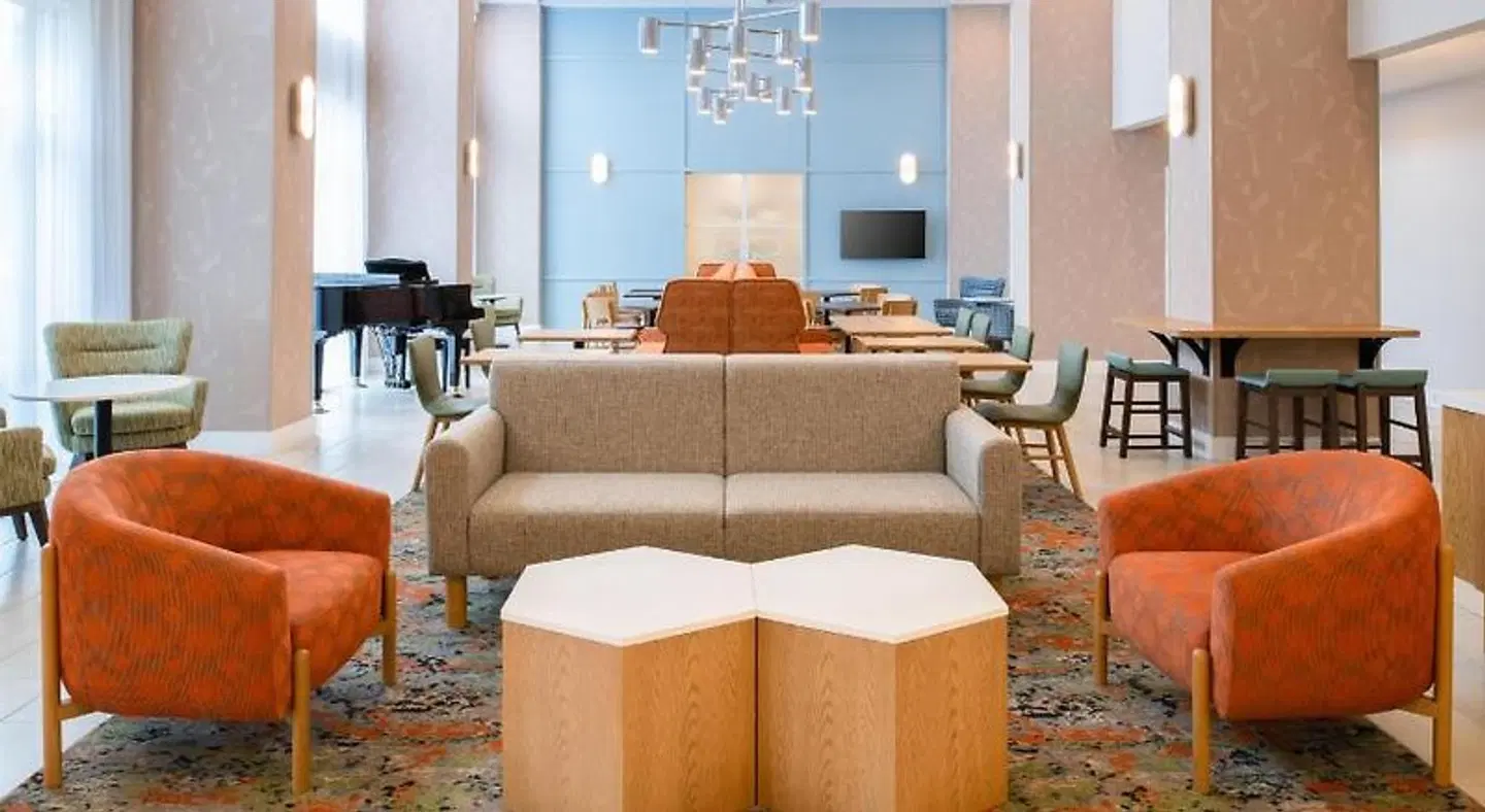 Hampton Inn & Suites Redding LOUNGE_LOBBY