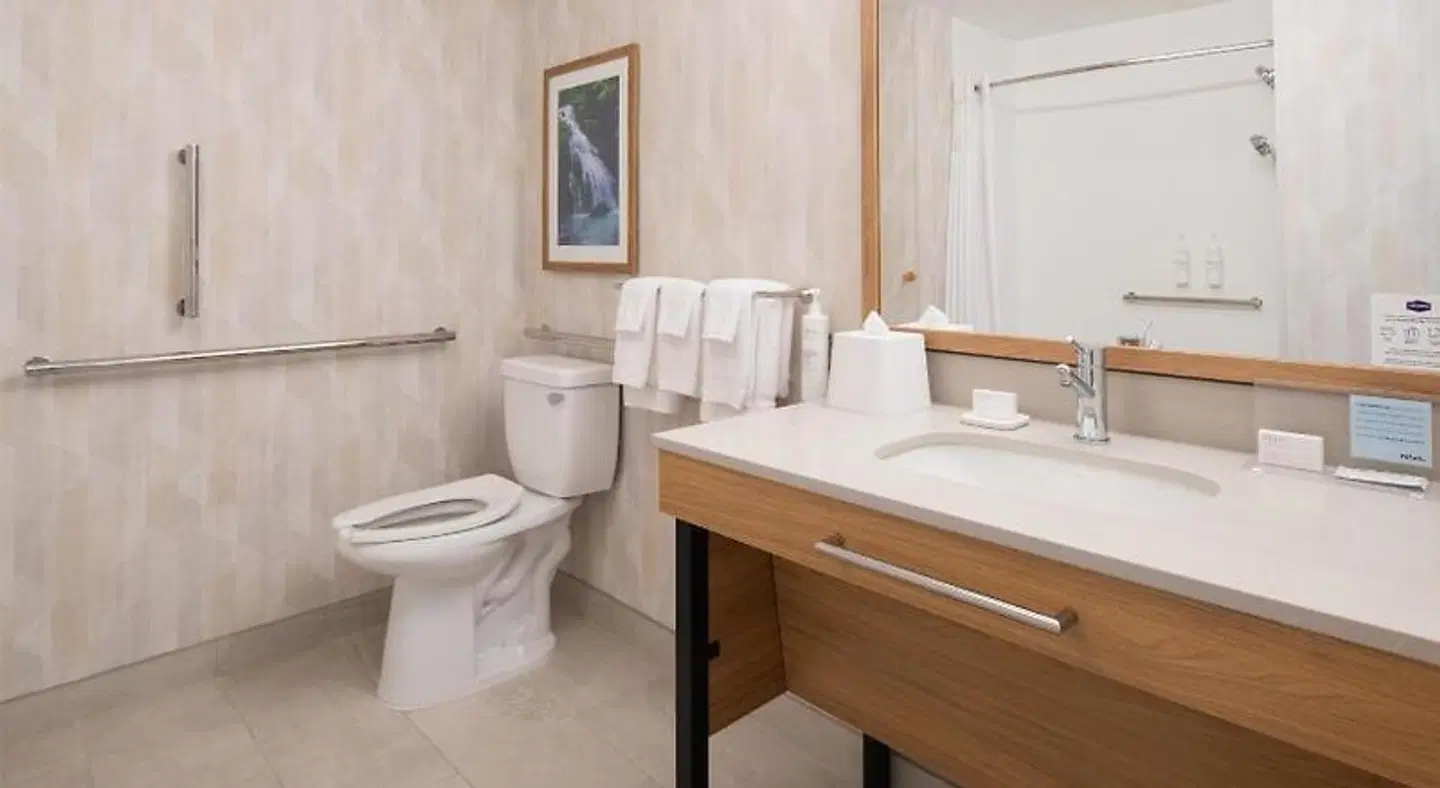 Hampton Inn & Suites Redding Badezimmer