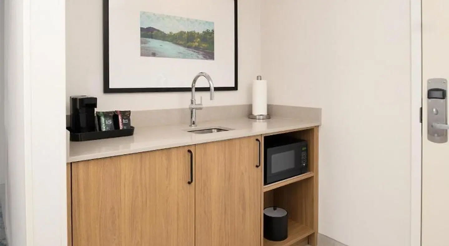 Hampton Inn & Suites Redding ROOM_EXAMPLE