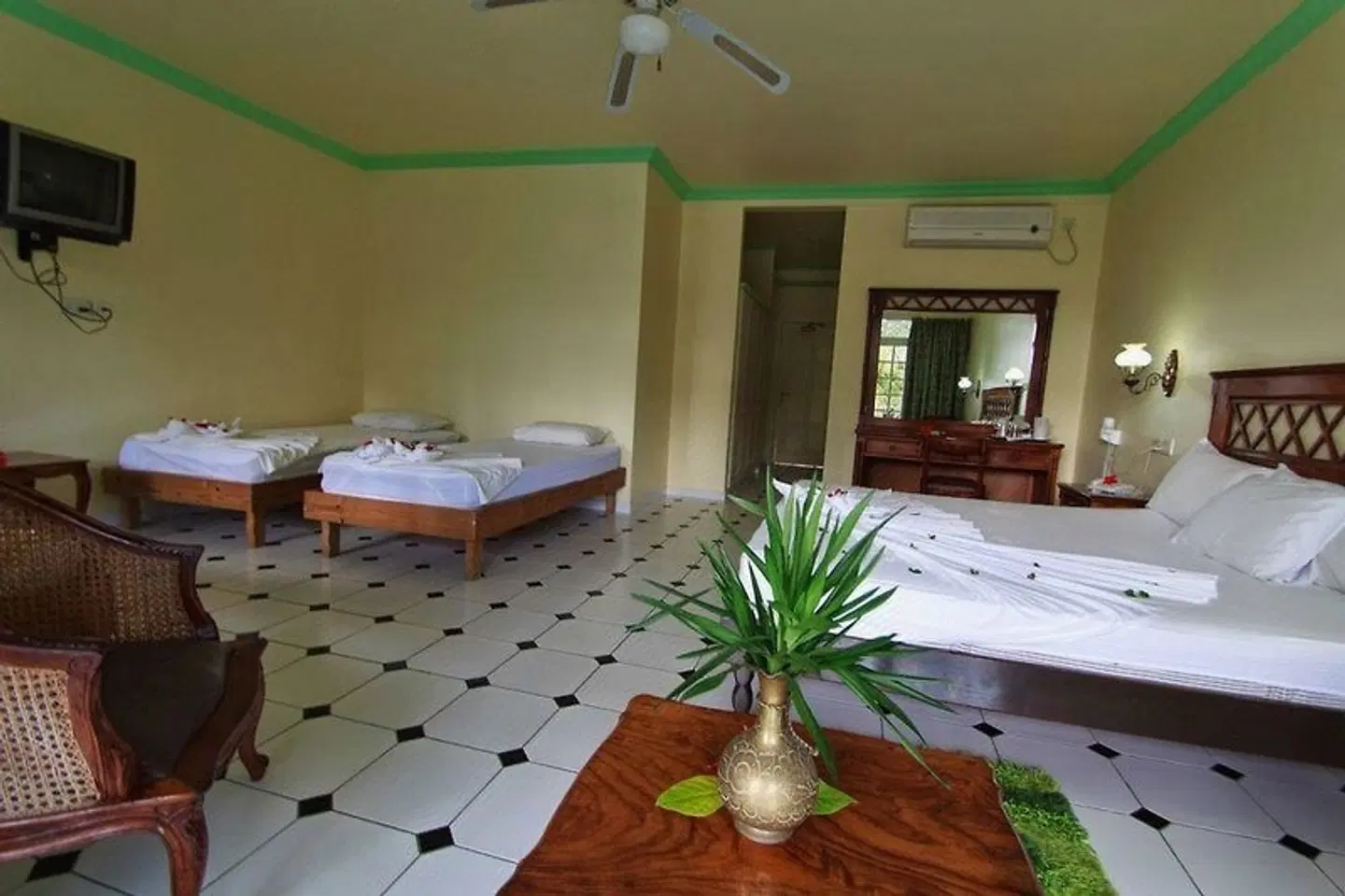Palm Beach Hotel Badezimmer