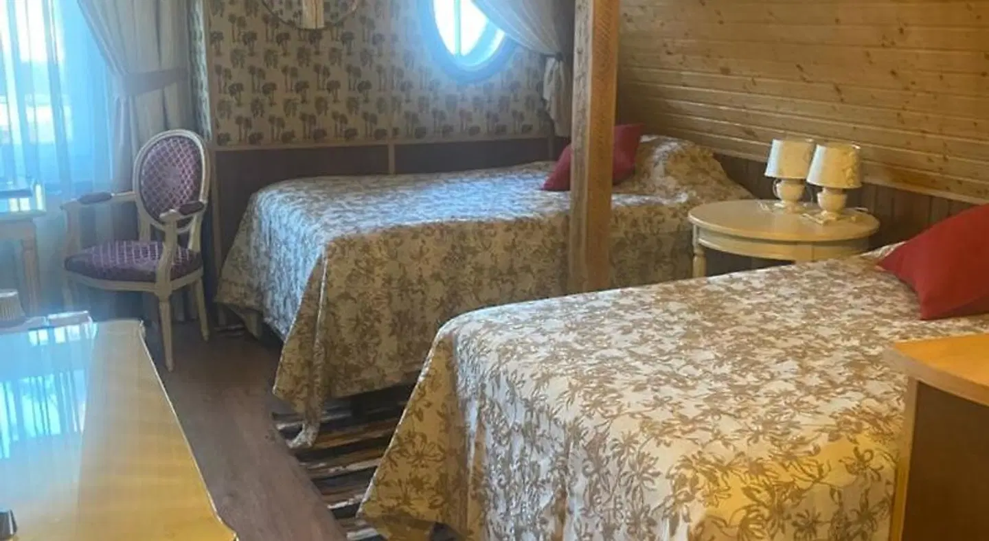 Parus ROOM_EXAMPLE