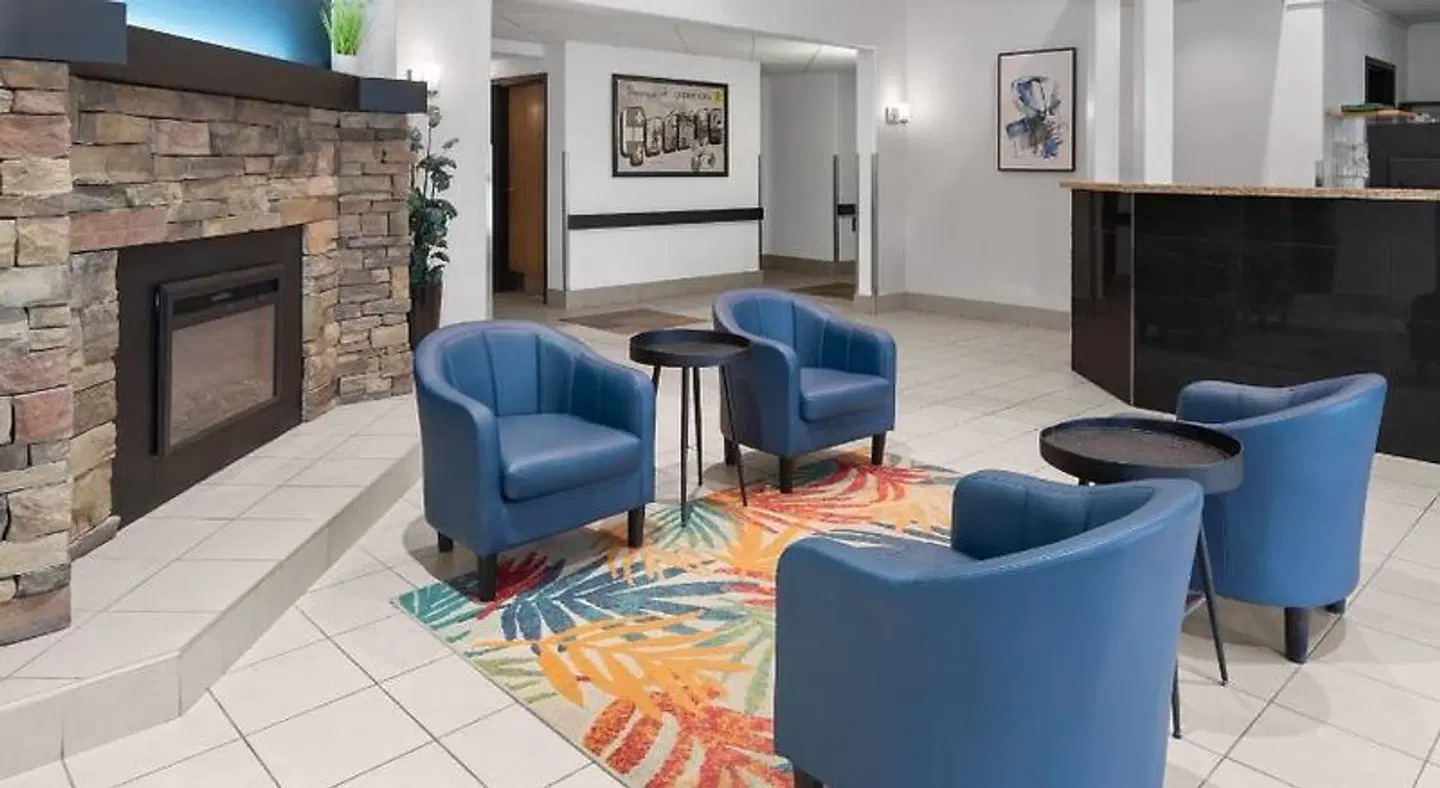Super 8 by Wyndham Quebec City LOUNGE_LOBBY