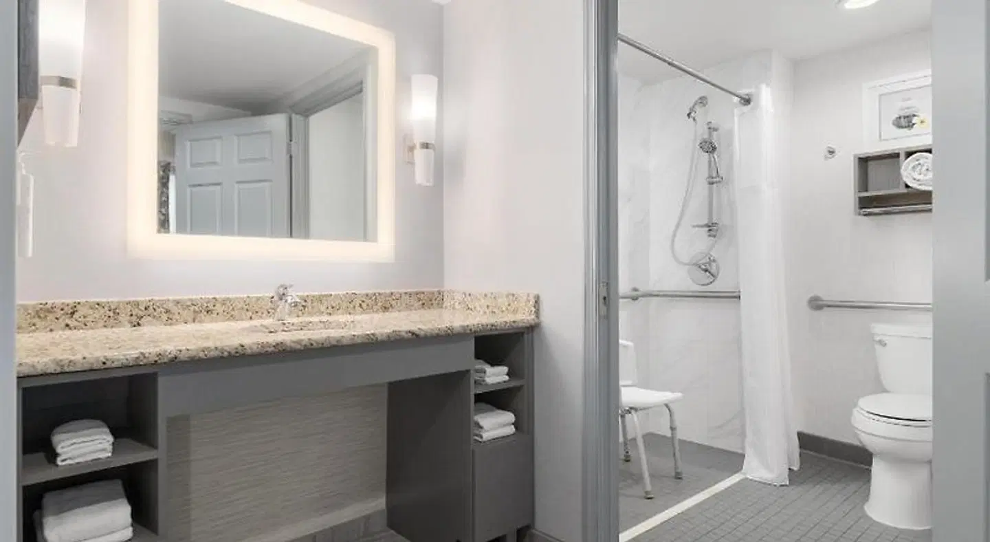 Homewood Suites by Hilton Williamsburg Badezimmer
