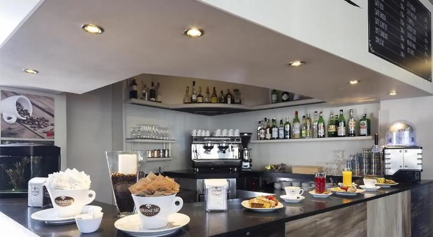 Best Western Plus Hotel Farnese Bar