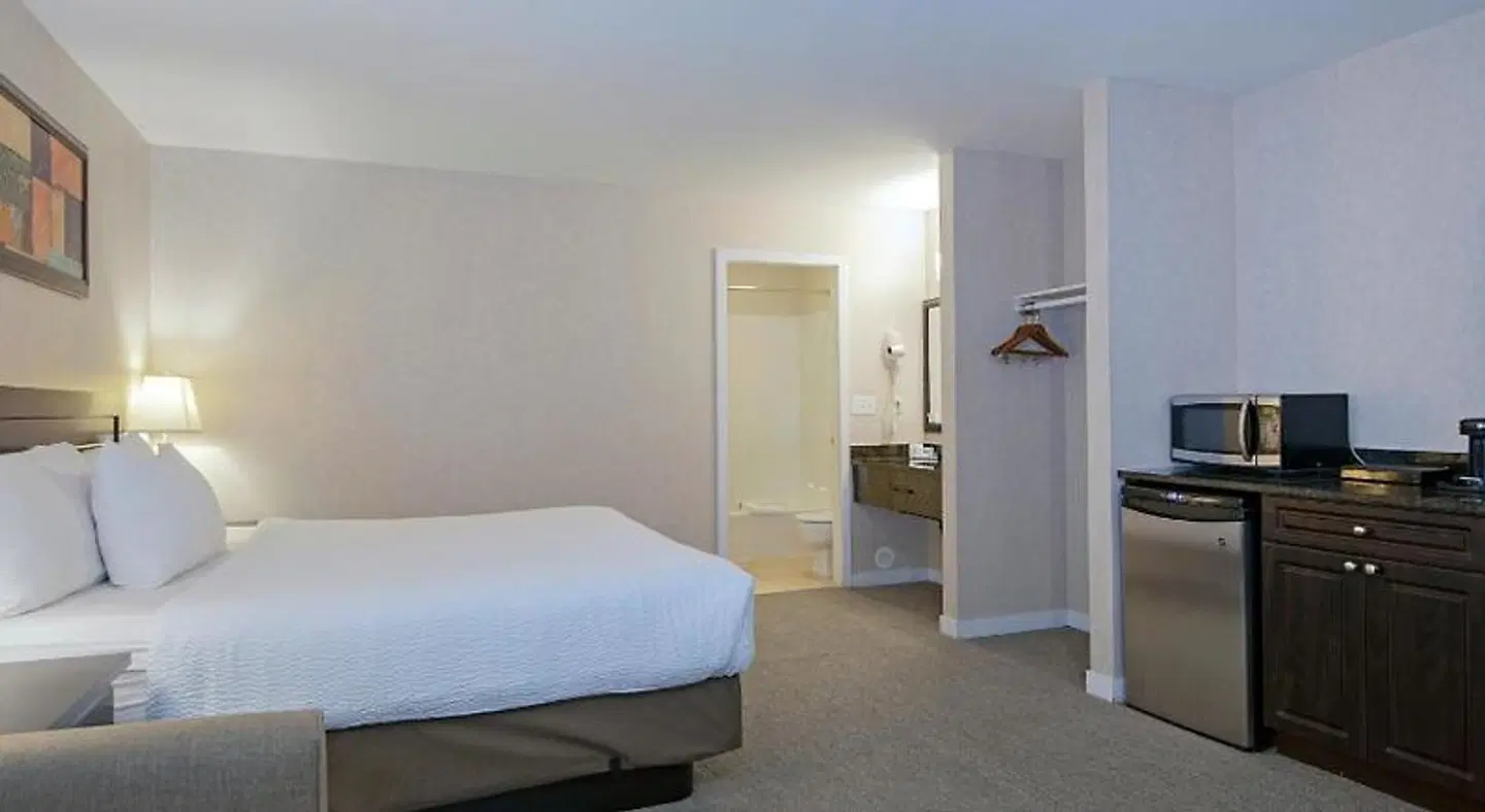 Kamloops Travelodge Mountview ROOM_EXAMPLE