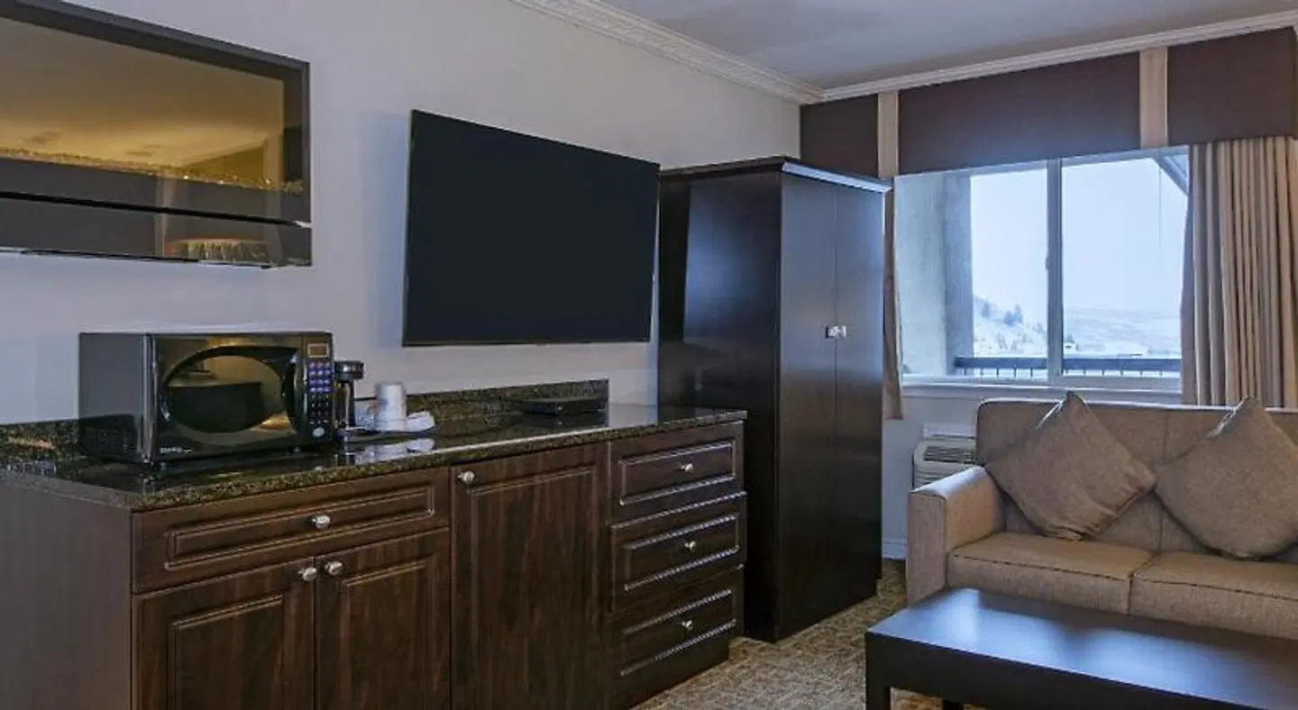 Kamloops Travelodge Mountview ROOM_EXAMPLE